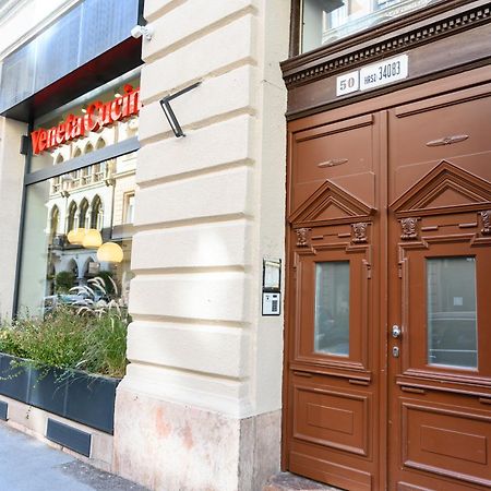 Bp Central Home Budapest Luaran gambar