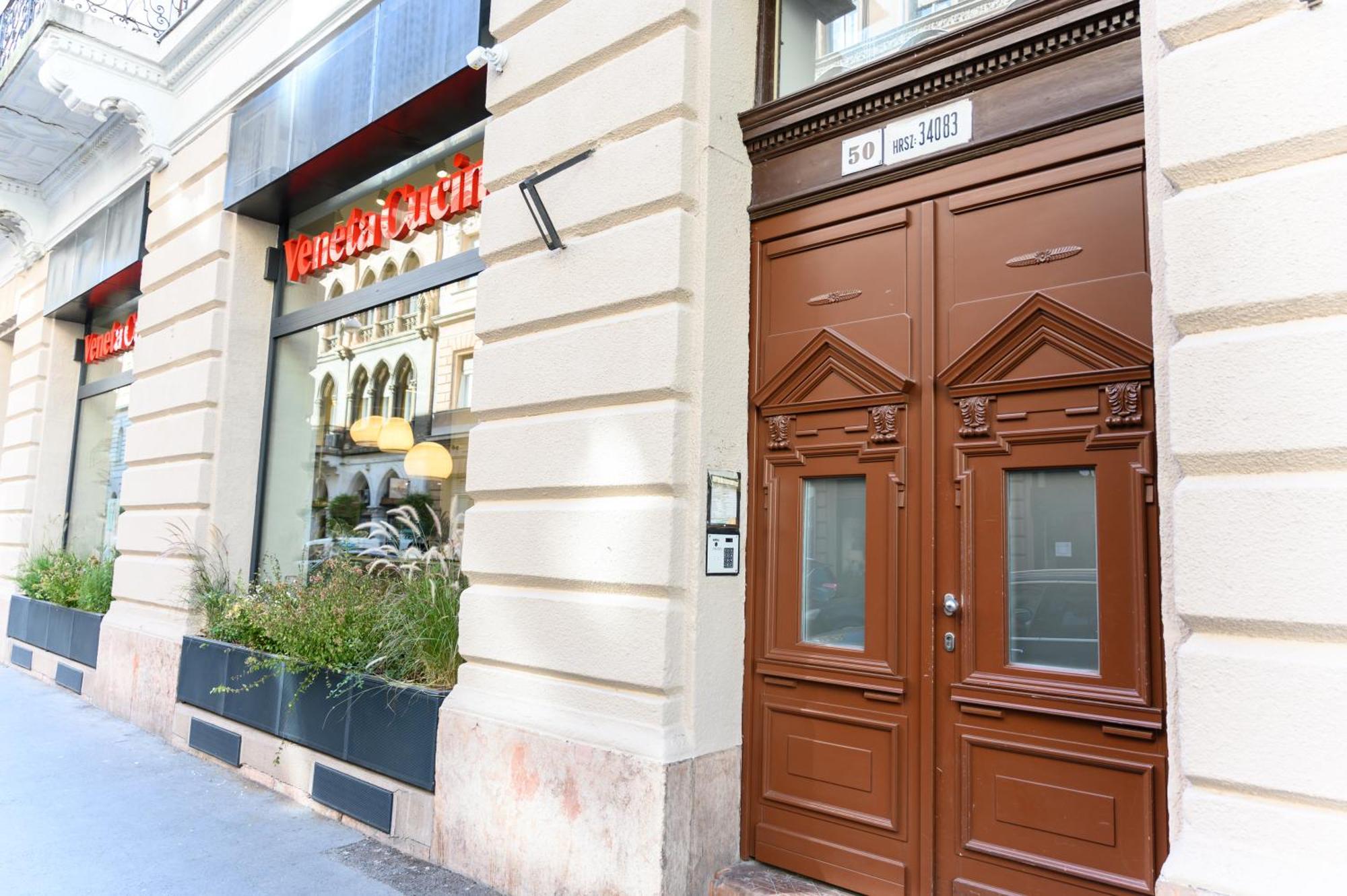 Bp Central Home Budapest Luaran gambar