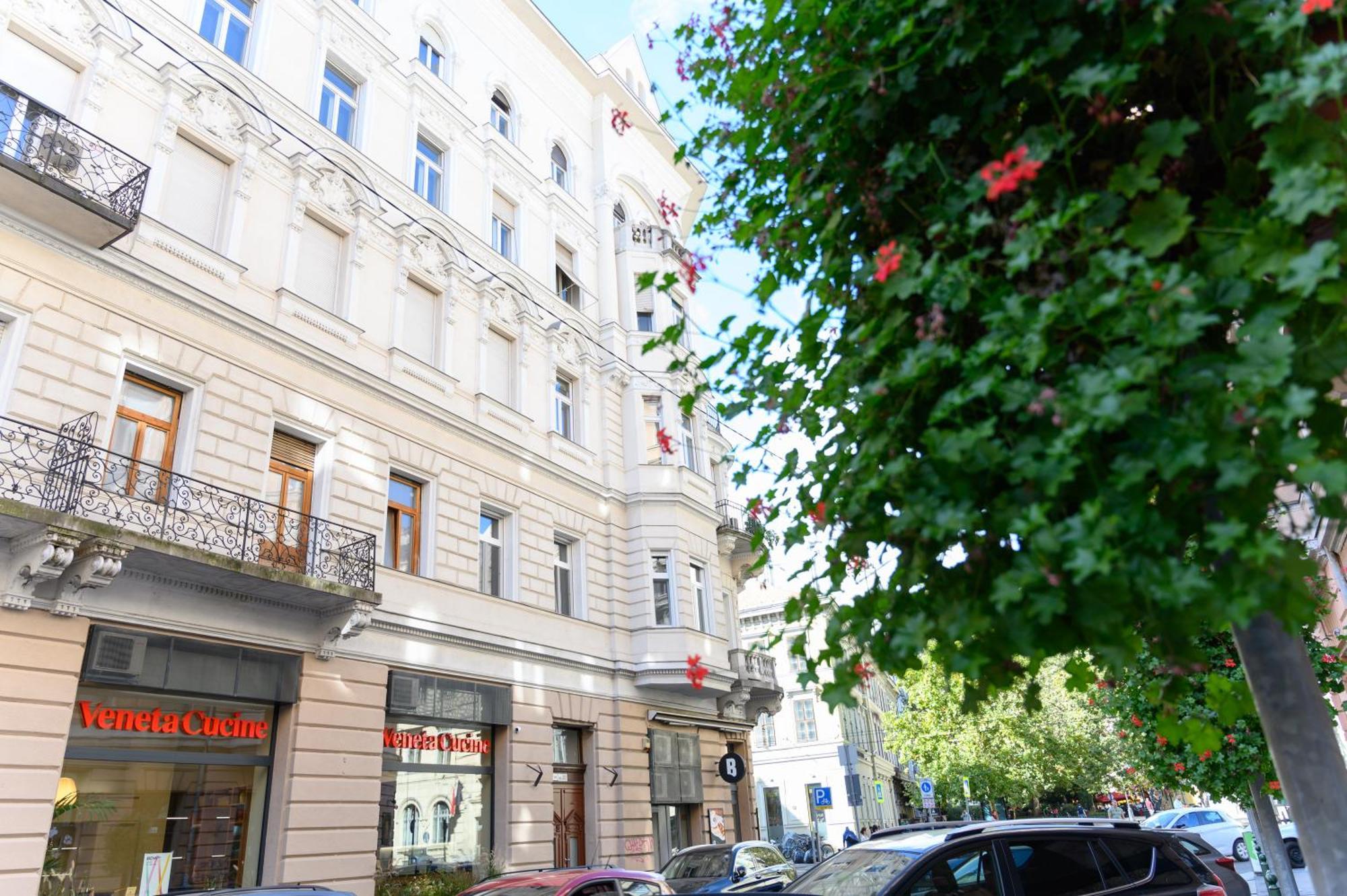 Bp Central Home Budapest Luaran gambar